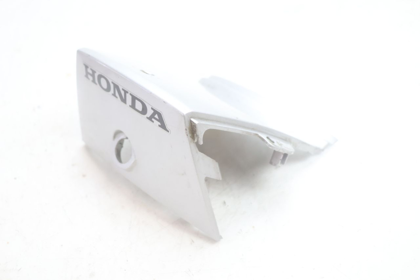 photo de REAR FAIRING JUNCTION HONDA SCV LEAD 100 (2003 - 2007) - Main view