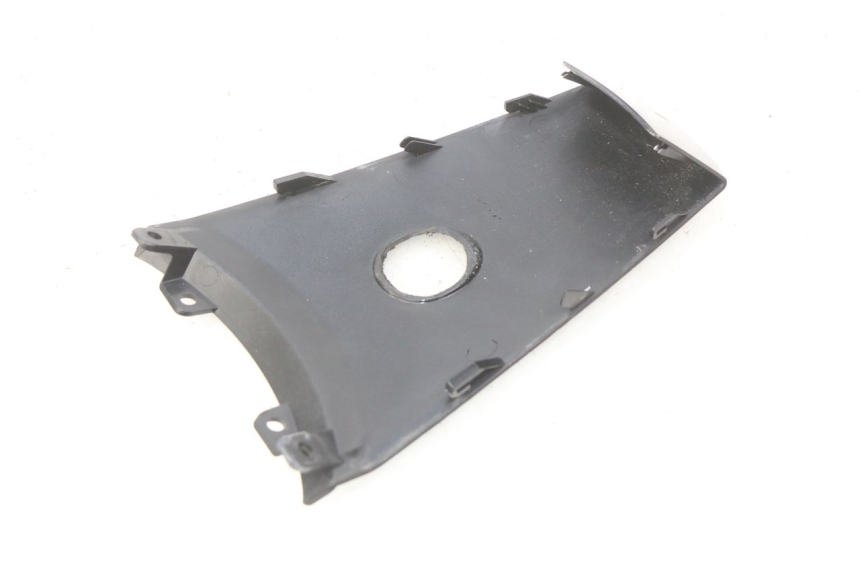 photo de REAR FAIRING JUNCTION SUZUKI SIXTEEN 125 (2008 - 2010) - Component detail