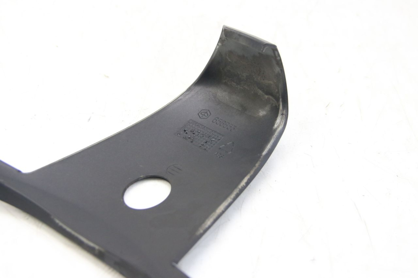 photo de UPPER REAR FAIRING JUNCTION PIAGGIO BEVERLY 125 (2010 - 2015) - Alternative perspective