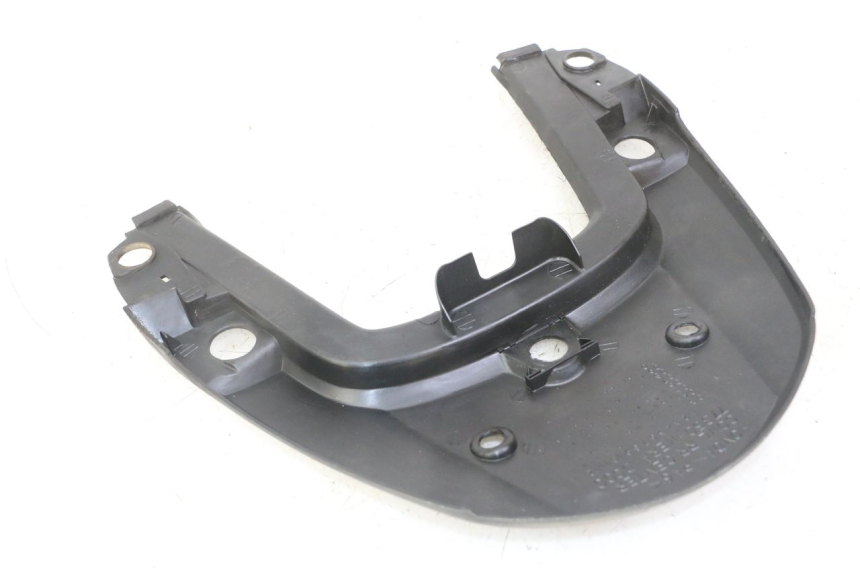 photo de REAR UPPER MIDDLE PANEL HONDA CBF 500 (2004 - 2007) - Zoom on usage condition