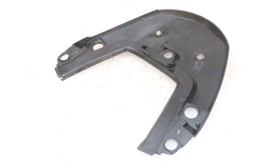 photo de REAR UPPER MIDDLE PANEL HONDA CBF 500 (2004 - 2007) - Alternative perspective