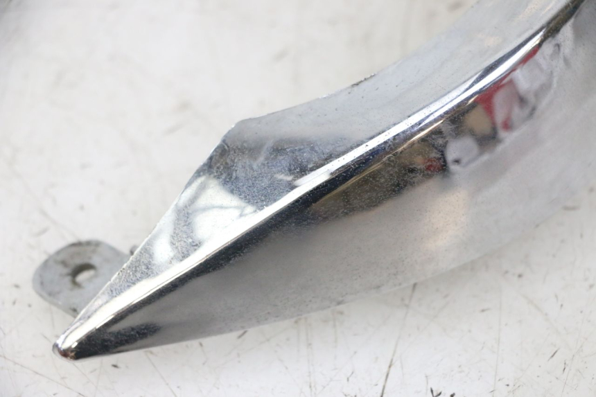 photo de REAR UPPER MIDDLE PANEL DAELIM BESBI 125 (2007 - 2008) - Alternative perspective