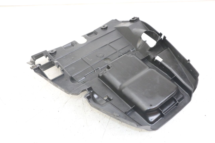 photo de REAR UPPER MIDDLE PANEL HONDA FJS SILVERWING SILVER WING 600 (2001 - 2010) - Component detail