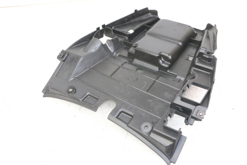 photo de REAR UPPER MIDDLE PANEL HONDA FJS SILVERWING SILVER WING 600 (2001 - 2010) - Zoom on usage condition