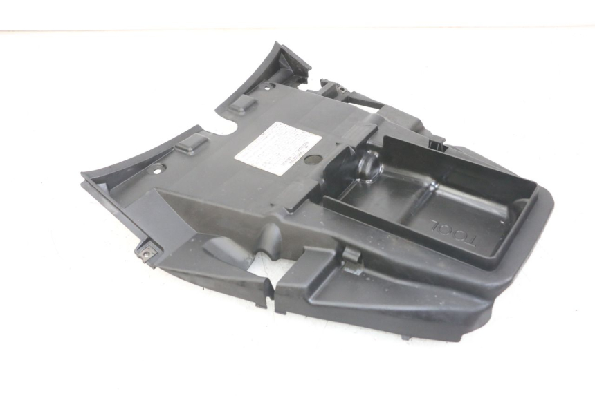 photo de REAR UPPER MIDDLE PANEL HONDA FJS SILVERWING SILVER WING 600 (2001 - 2010) - Alternative perspective
