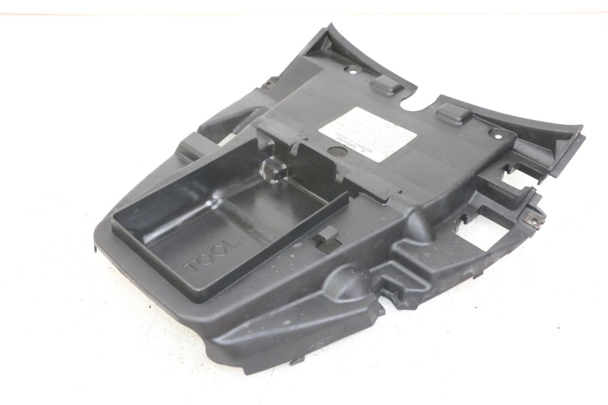 photo de REAR UPPER MIDDLE PANEL HONDA FJS SILVERWING SILVER WING 600 (2001 - 2010) - Technical close-up