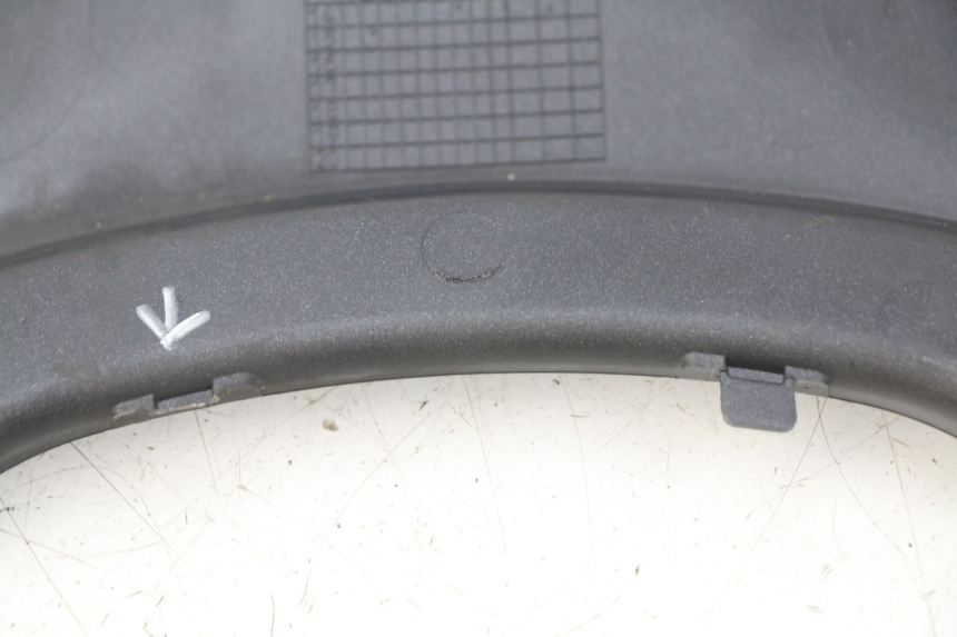 photo de UPPER REAR FAIRING JUNCTION HONDA FORZA 125 (2015 - 2016) - Technical close-up