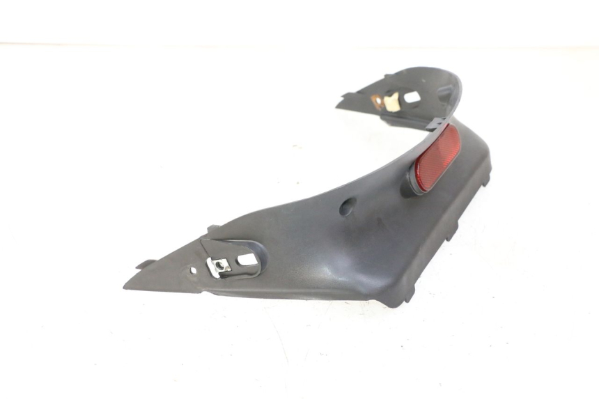 photo de REAR UPPER MIDDLE PANEL DAELIM HISTORY 125 (2001 - 2002) - Technical close-up