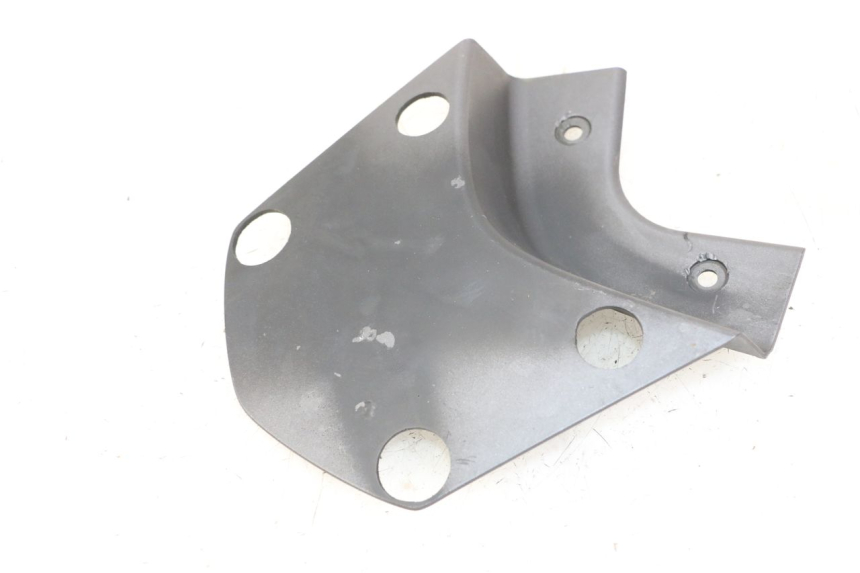 photo de REAR UPPER MIDDLE PANEL HONDA PCX (JF57/JF64) 125 (2014 - 2018) - Technical close-up