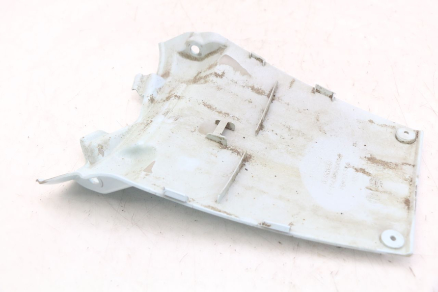 photo de REAR UPPER MIDDLE PANEL KYMCO LIKE 4T 50 (2009 - 2018) - Alternative perspective