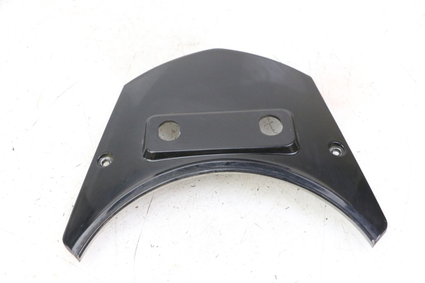 photo de REAR UPPER MIDDLE PANEL LONGJIA SHARPY 125 (2020 - 2024) - Zoom on usage condition