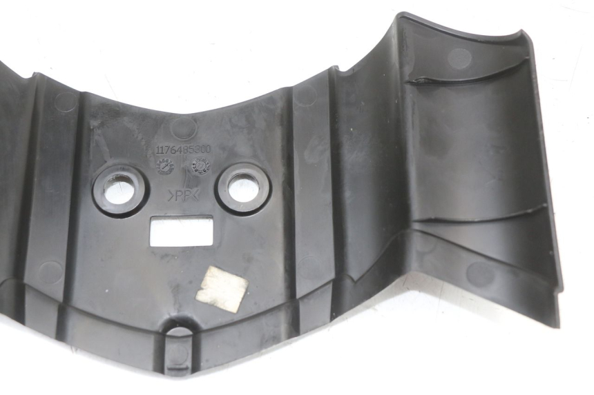 photo de UPPER REAR FAIRING JUNCTION PEUGEOT LUDIX 50 (2005 - 2007) - Fixing points details