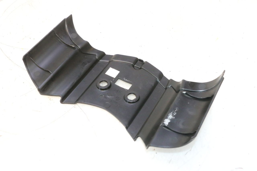 photo de REAR UPPER MIDDLE PANEL PEUGEOT LUDIX PRO 2T 50 (2010 - 2017) - Zoom on usage condition
