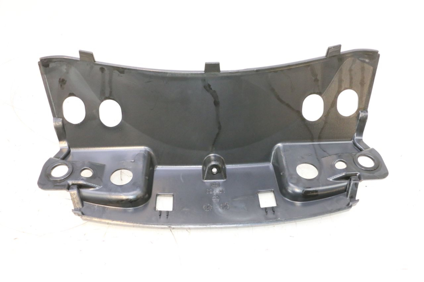 photo de REAR UPPER MIDDLE PANEL PIAGGIO MP3 125 (2006 - 2014) - Zoom on usage condition