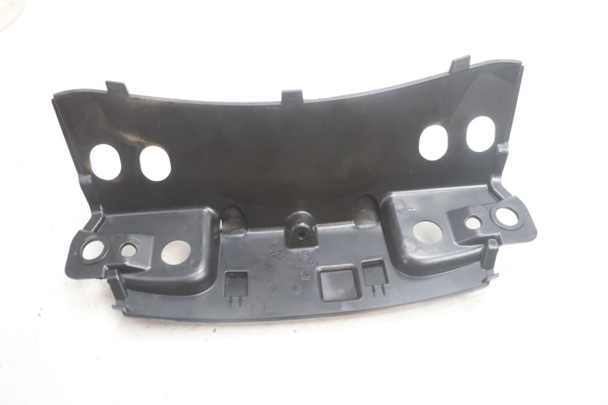 photo de REAR UPPER MIDDLE PANEL PIAGGIO MP3 500 (2011 - 2015) - Alternative perspective