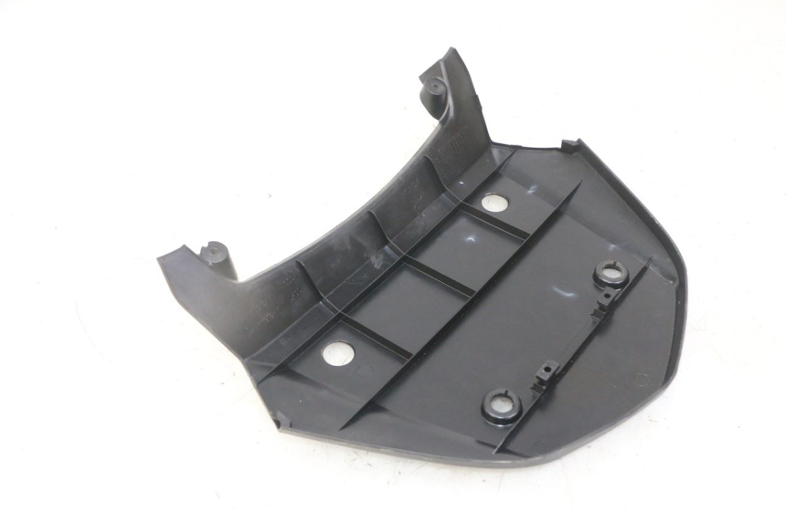 photo de REAR UPPER MIDDLE PANEL HONDA NTV DEAUVILLE ABS 700 (2007 - 2016) - Zoom on usage condition