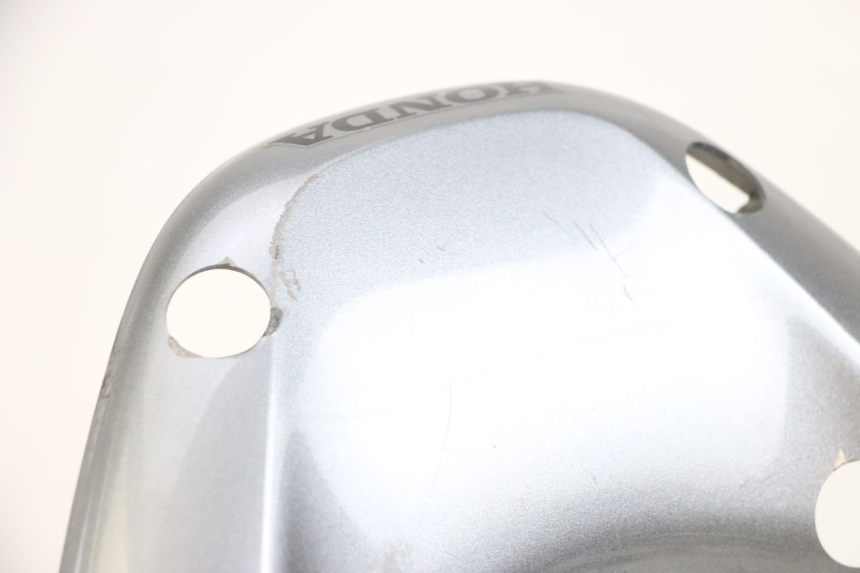photo de REAR UPPER MIDDLE PANEL HONDA PCX (JF47) 125 (2012 - 2013) - Zoom on usage condition