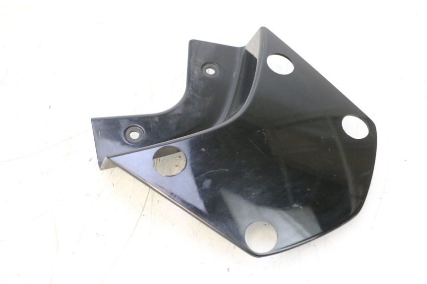photo de REAR UPPER MIDDLE PANEL HONDA PCX (JF57/JF64) 125 (2014 - 2018) - Fixing points details
