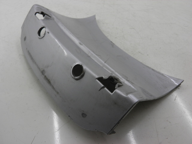 photo de REAR UPPER MIDDLE PANEL PIAGGIO X8 STREET 125 (2006 - 2007) - Zoom on usage condition