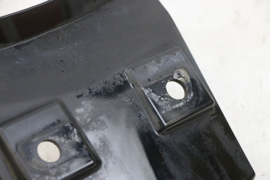 photo de REAR UPPER MIDDLE PANEL DAELIM S1 125 (2007 - 2016) - Zoom on usage condition