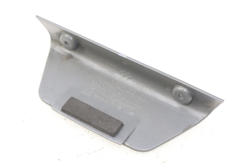 photo de REAR UPPER MIDDLE PANEL DAELIM S2 125 (2006 - 2007) - Component detail