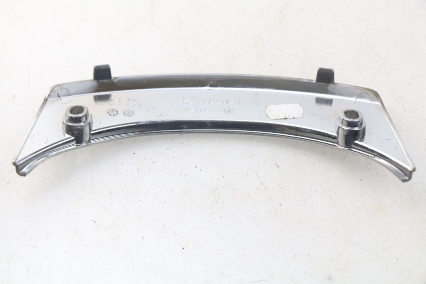 photo de UPPER REAR FAIRING JUNCTION PEUGEOT SATELIS 125 (2006 - 2009) - Component detail