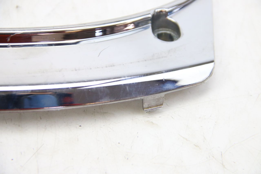 photo de UPPER REAR FAIRING JUNCTION PEUGEOT SATELIS 125 (2006 - 2009) - Zoom on usage condition