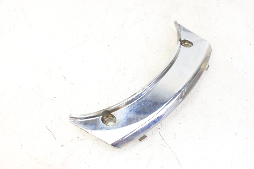 photo de REAR UPPER MIDDLE PANEL PEUGEOT SATELIS 125 (2013 - 2018) - Fixing points details