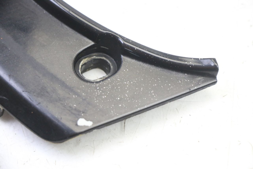 photo de REAR UPPER MIDDLE PANEL PEUGEOT SATELIS 125 (2013 - 2018) - Alternative perspective