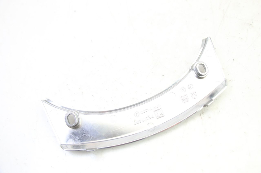 photo de REAR UPPER MIDDLE PANEL PEUGEOT SATELIS 250 (2006 - 2012) - Zoom on usage condition