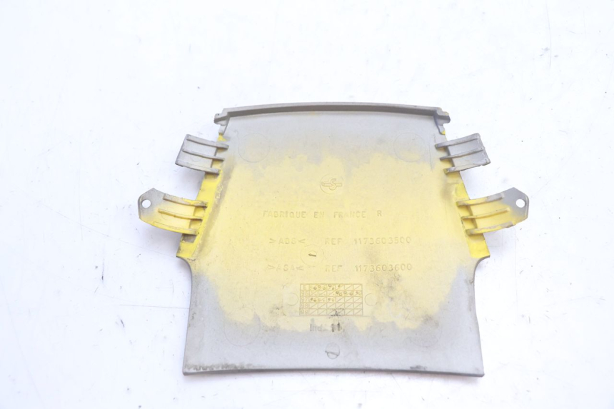 photo de REAR UPPER MIDDLE PANEL PEUGEOT SPEEDFIGHT LC 50 (1996 - 2002) - Technical close-up