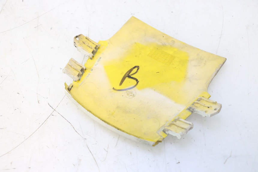 photo de REAR UPPER MIDDLE PANEL PEUGEOT SPEEDFIGHT LC 50 (1996 - 2002) - Zoom on usage condition