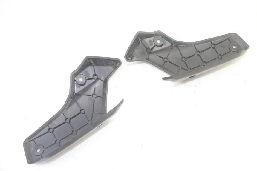 photo de REAR UPPER MIDDLE PANEL PEUGEOT STREETZONE I 2T 50 (2018 - 2020) - Product overview