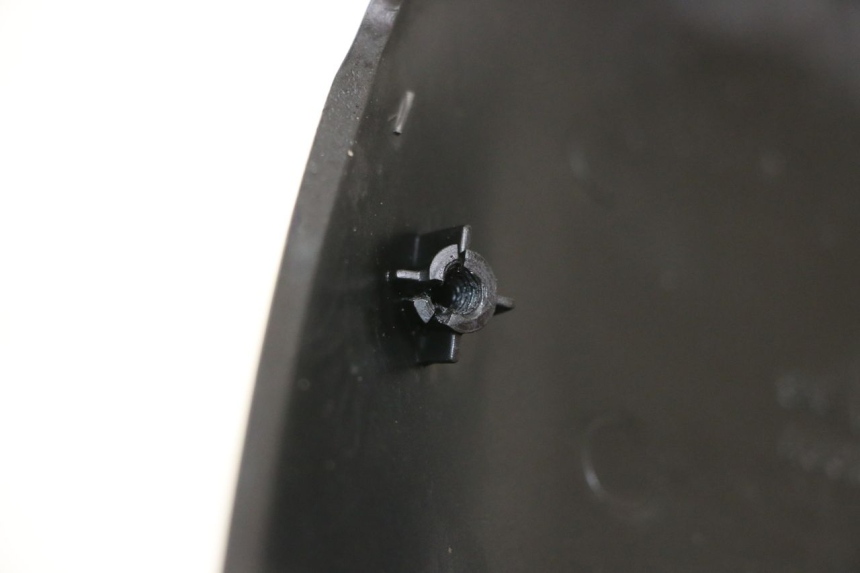 photo de REAR UPPER MIDDLE PANEL SUZUKI SV S 650 (1999 - 2002) - Zoom on usage condition