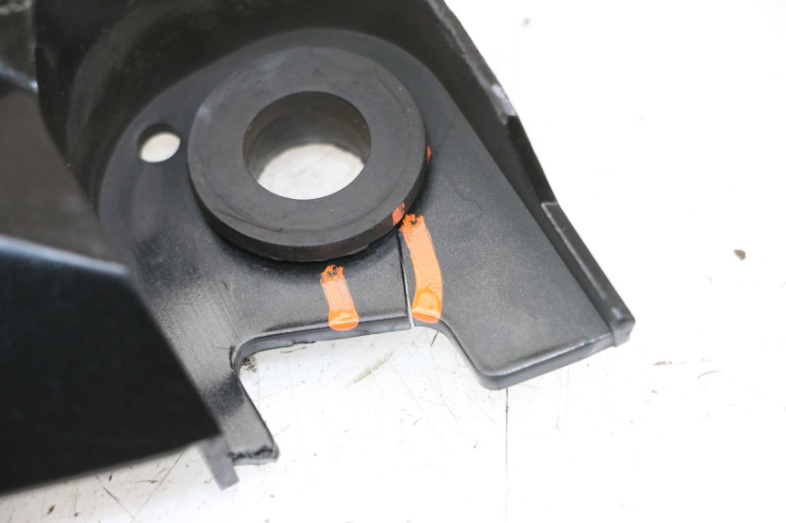 photo de REAR UPPER MIDDLE PANEL SUZUKI SV S 650 (1999 - 2002) - Product overview