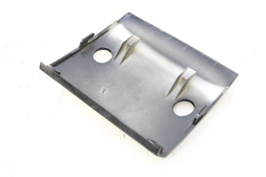 photo de REAR UPPER MIDDLE PANEL PIAGGIO TYPHOON 50 (2000 - 2009) - Zoom on usage condition