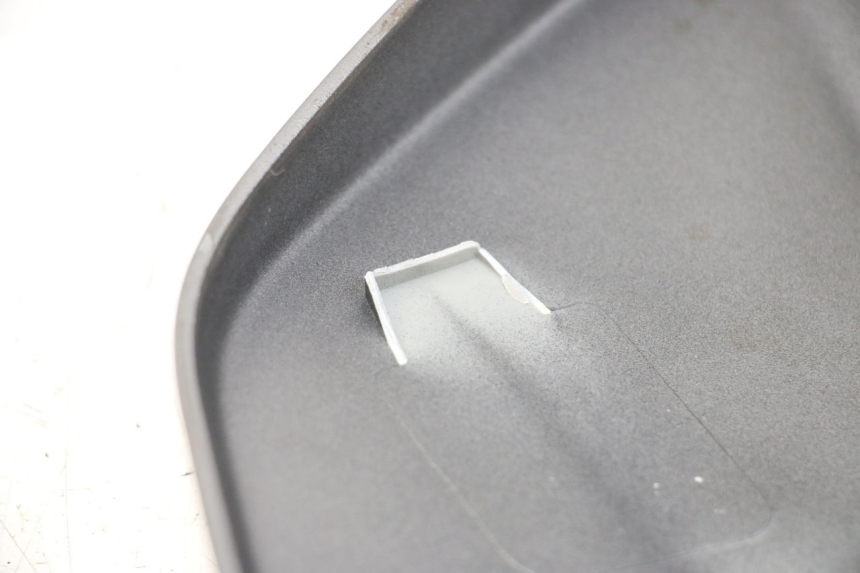 photo de UPPER REAR FAIRING JUNCTION PIAGGIO X10 125 (2012 - 2017) - Technical close-up