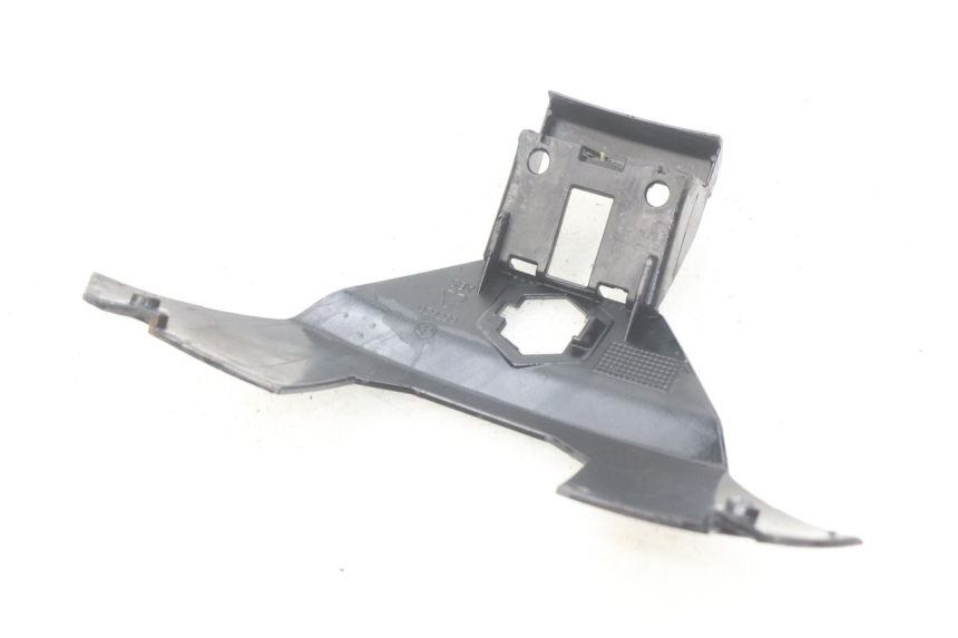 photo de UPPER REAR FAIRING JUNCTION PIAGGIO X7 125 (2007 - 2013) - Zoom on usage condition