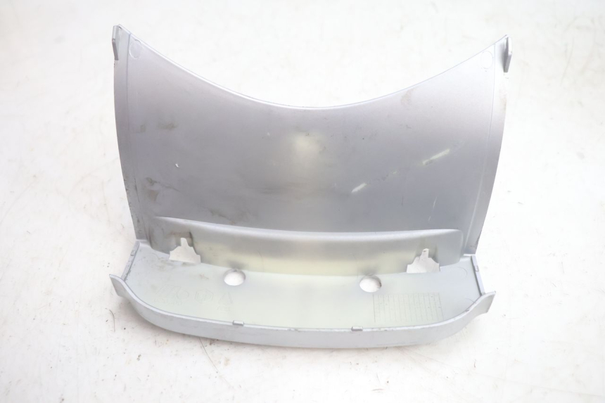 photo de REAR UPPER MIDDLE PANEL PIAGGIO X8 STREET 125 (2006 - 2007) - Surface and material condition