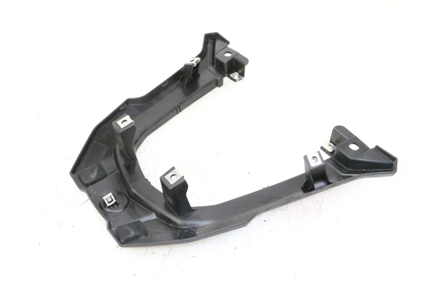 photo de REAR UPPER MIDDLE PANEL YAMAHA TRACER 7 700 (2020 - 2024) - Zoom on usage condition