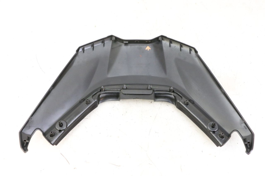photo de REAR UPPER MIDDLE PANEL YAMAHA YP T-MAX TMAX 530 (2017 - 2020) - Zoom on usage condition