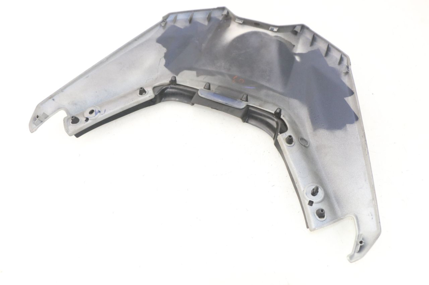 photo de REAR UPPER MIDDLE PANEL YAMAHA YP T-MAX TMAX 530 (2017 - 2020) - Zoom on usage condition