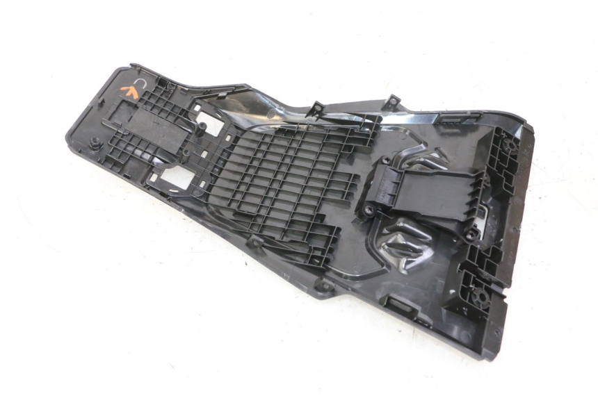 photo de REAR UPPER MIDDLE PANEL SEGWAY NINEBOT ZT3 PRO 1 - Surface and material condition