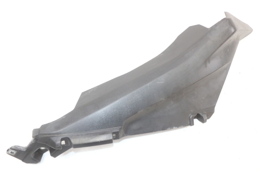 photo de REAR MIDDLE PANEL YAMAHA XMAX X-MAX ABS 125 (2017 - 2020) - Technical close-up