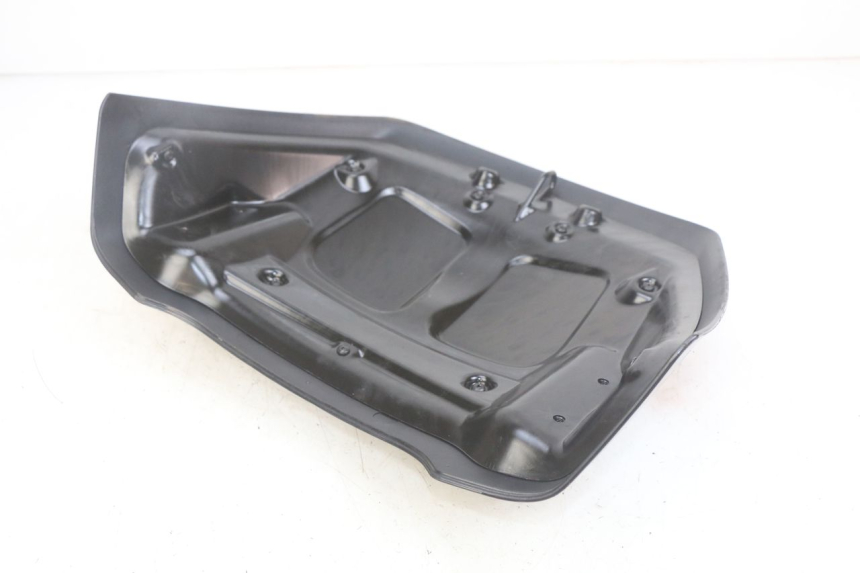 photo de REAR FAIRING JUNCTION PIAGGIO X8 125 (2004 - 2007) - Zoom on usage condition