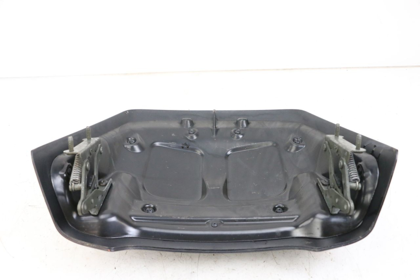 photo de REAR FAIRING JUNCTION PIAGGIO X8 125 (2004 - 2007) - Alternative perspective