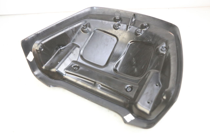 photo de REAR FAIRING JUNCTION PIAGGIO XEVO - X EVO 125 (2007 - 2017) - Component detail