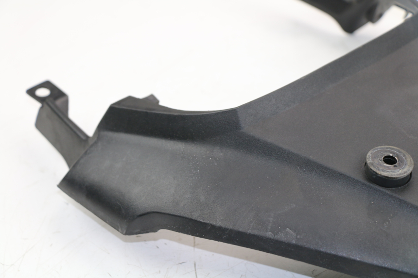 photo de REAR MIDDLE PANEL HONDA XLV VARADERO 125 (2000 - 2006) - Fixing points details