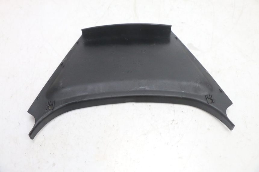 photo de REAR MIDDLE PANEL YAMAHA XP T-MAX ABS 500 (2005 - 2005) - Zoom on usage condition