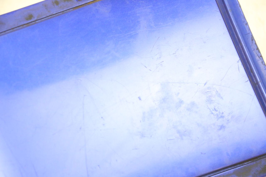 photo de REAR MIDDLE PANEL YAMAHA FZS FAZER 600 (2001 - 2003) - Zoom on usage condition